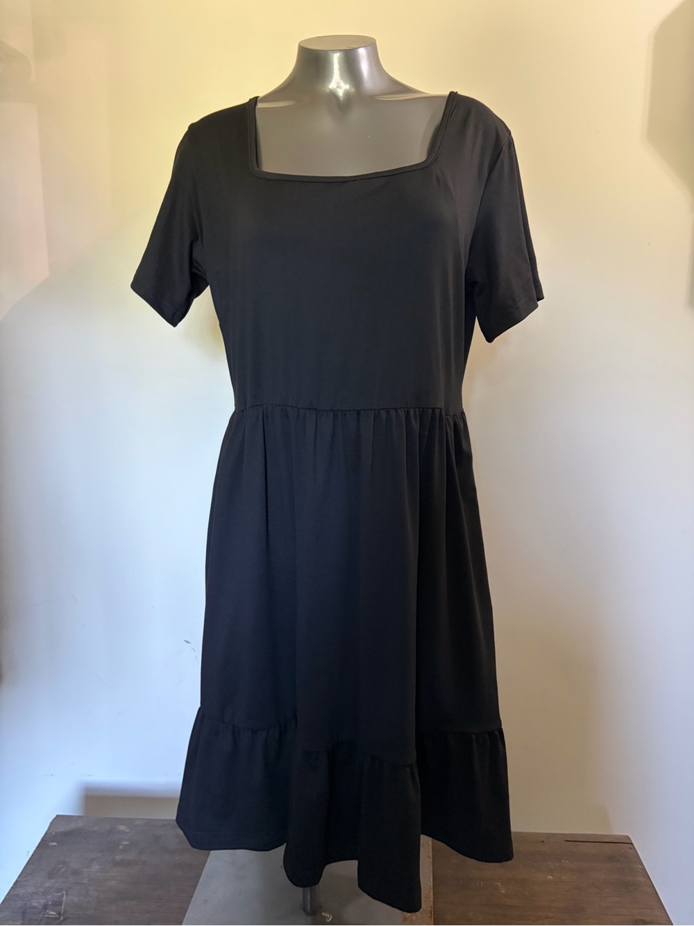 Auselily Black Square Neck Dress Women’s Short Sleeve Tiered Ruffle large
